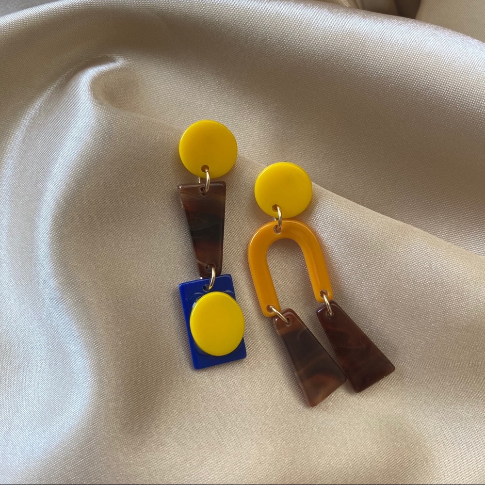 💕LAST ONE Colors Acrylic Geometric Earring - Picture 2 of 6